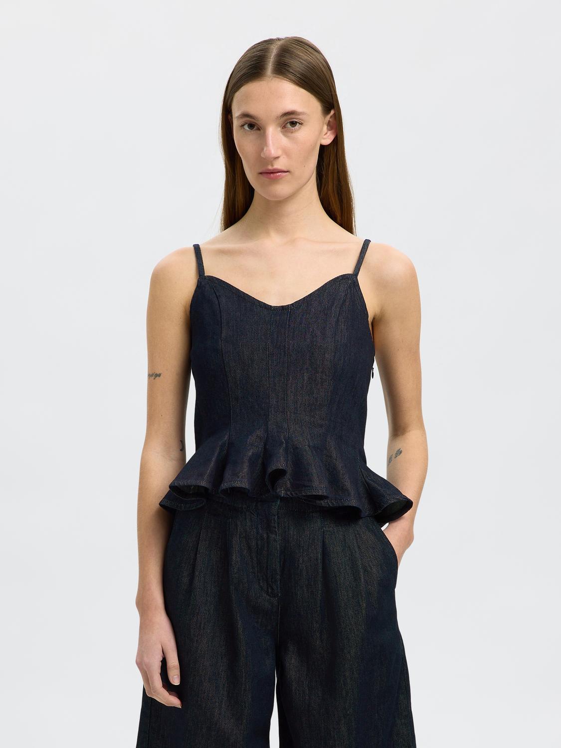 model_shot-front