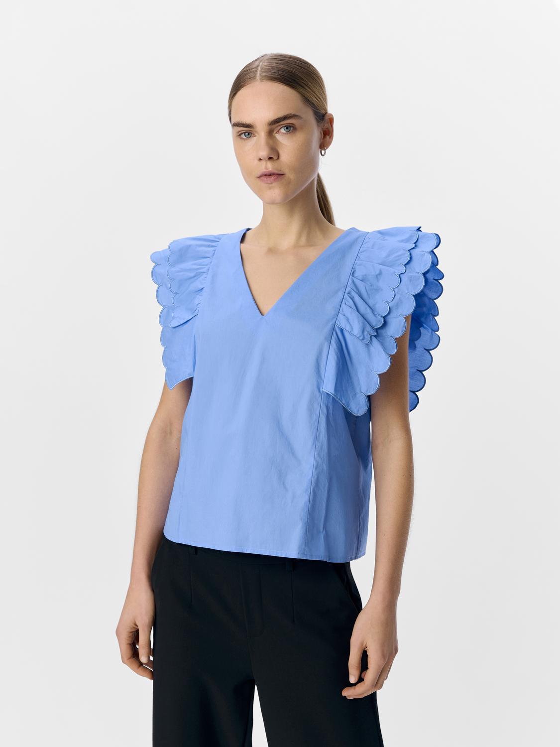 model_shot-front