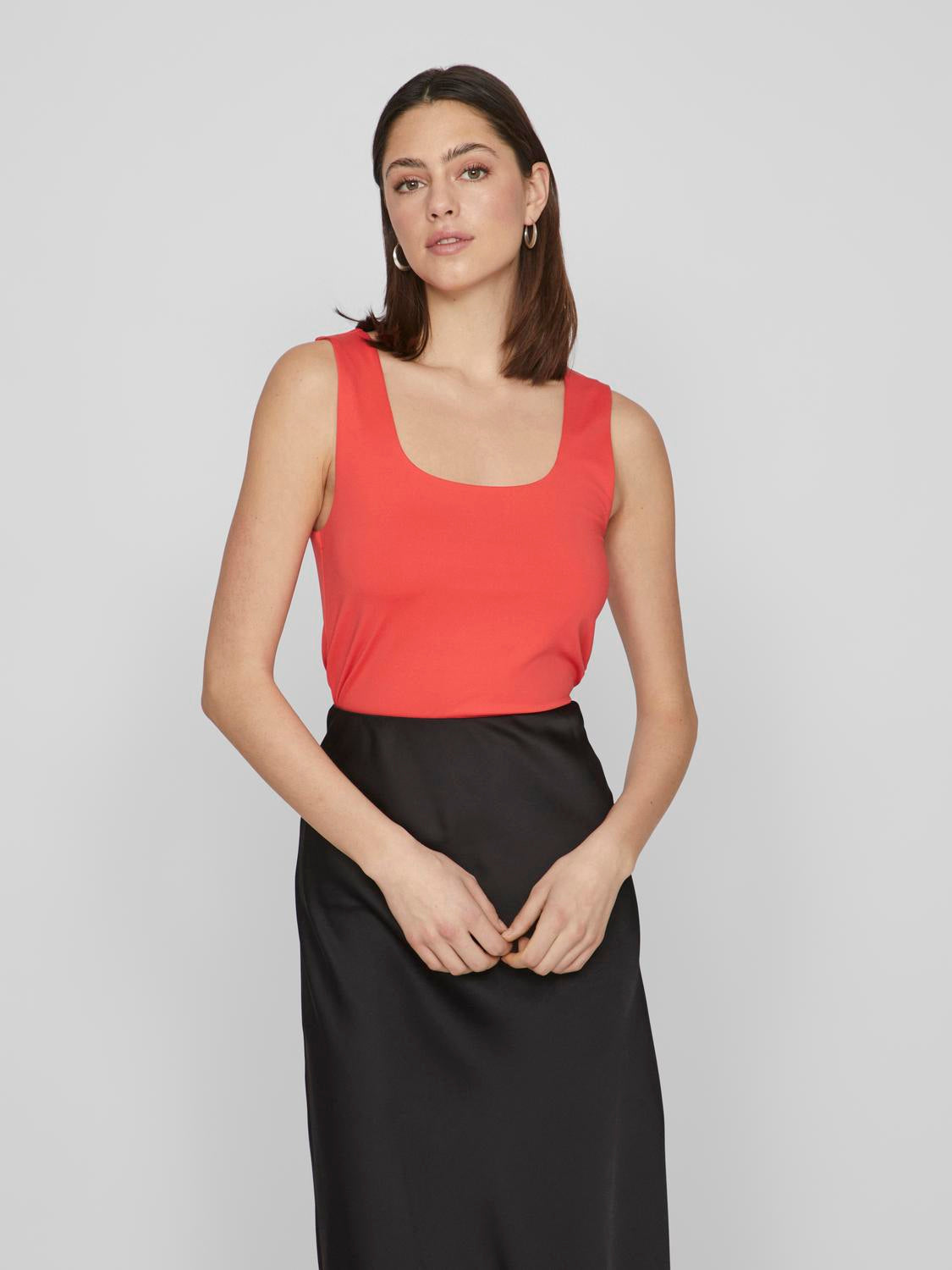 model_shot-front