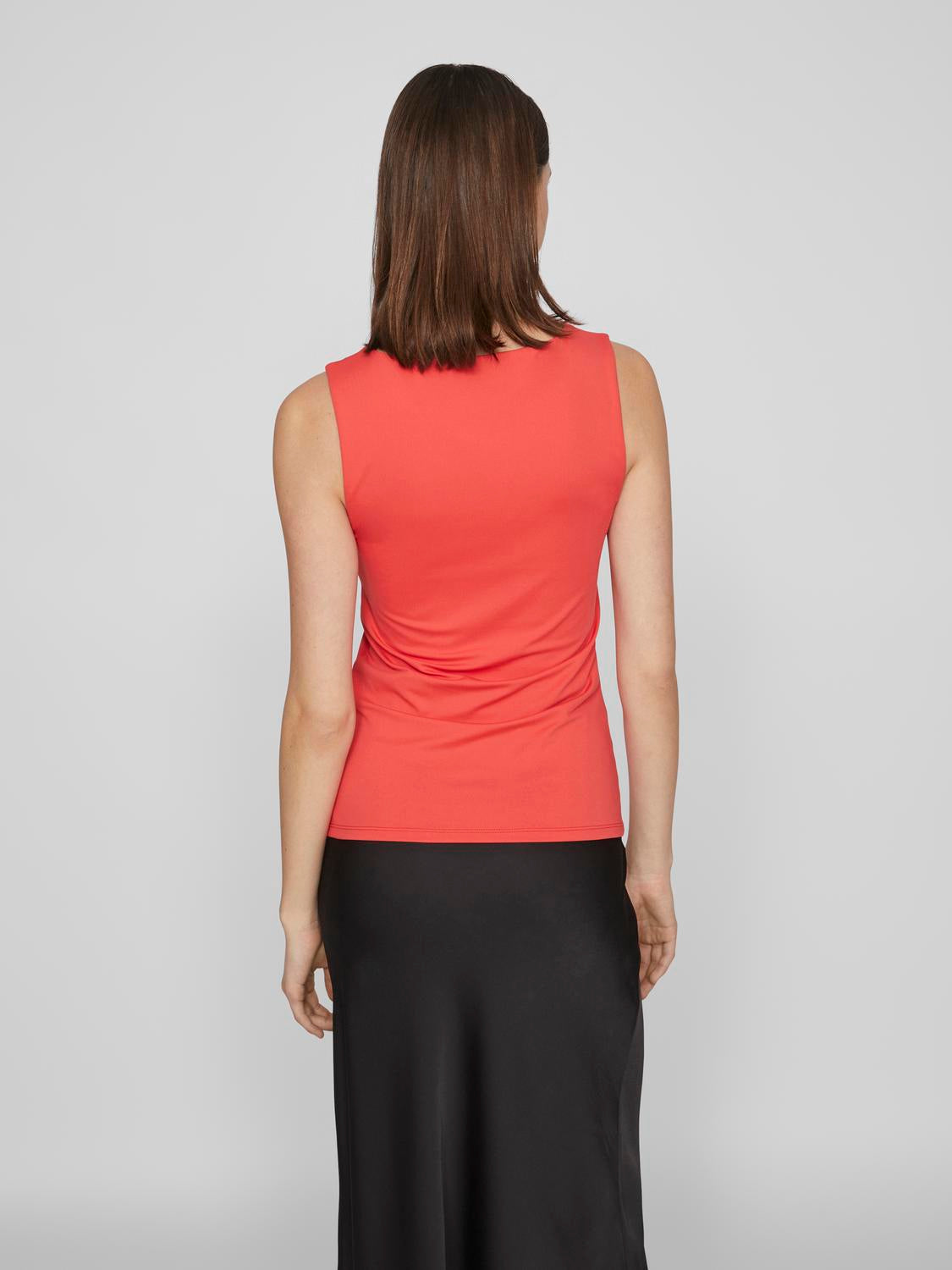 model_shot-back