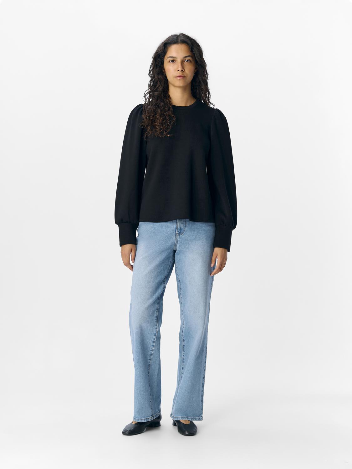 model_shot-front_full