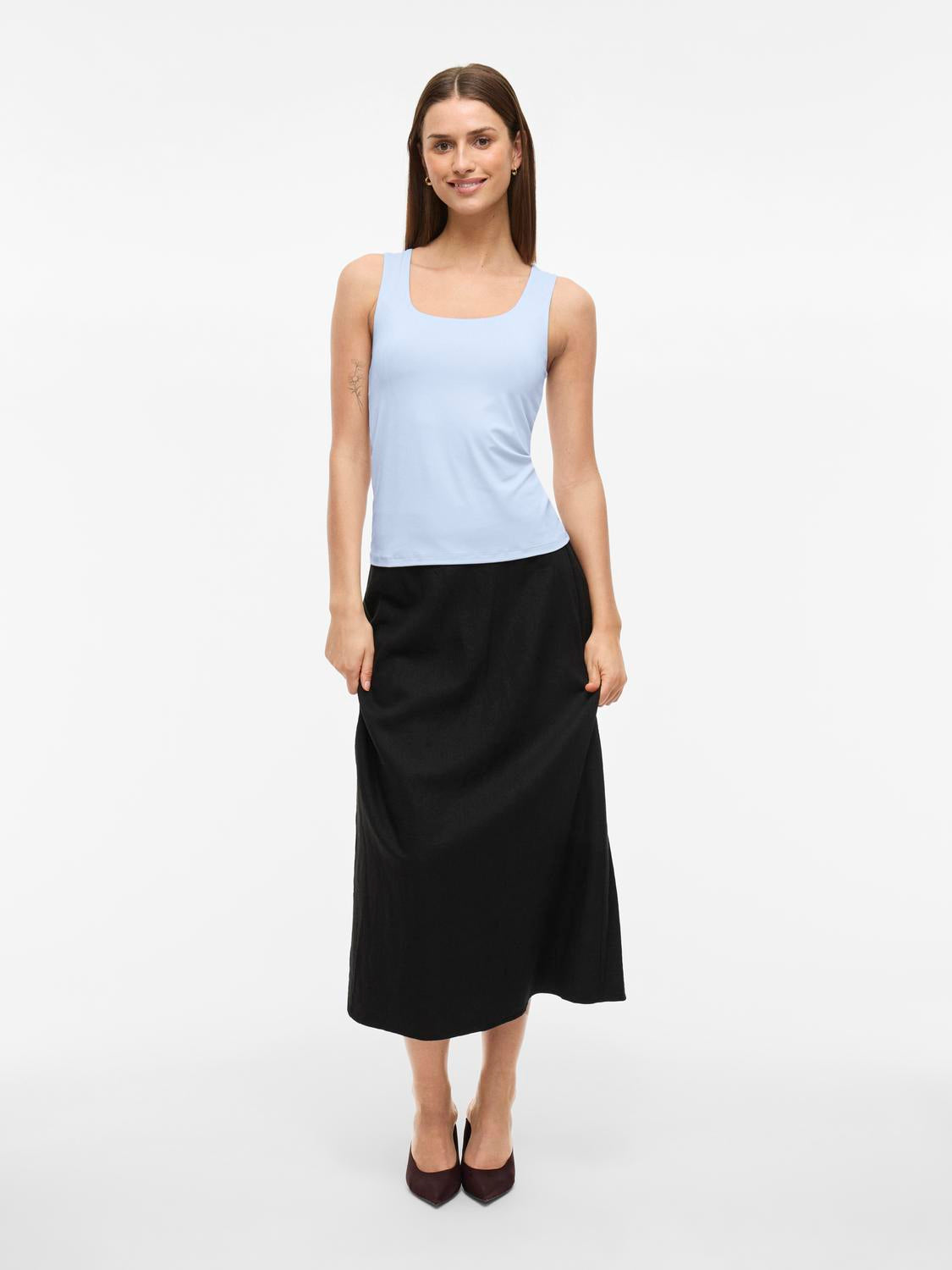 model_shot-front_full