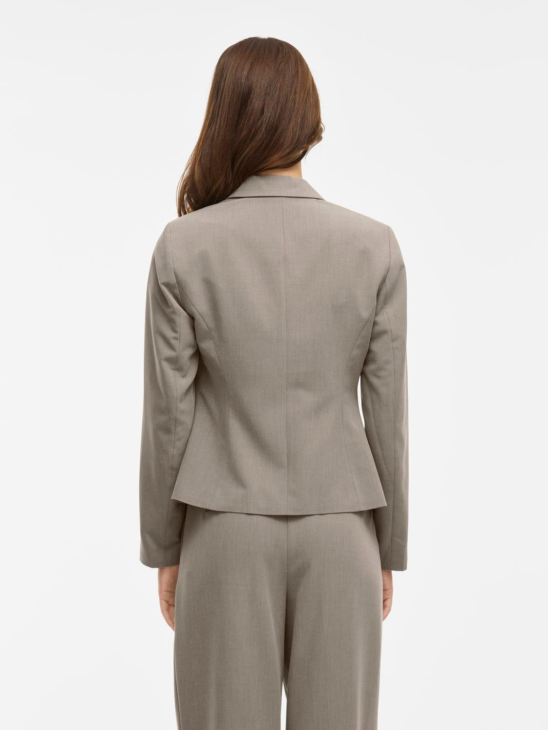 model_shot-back
