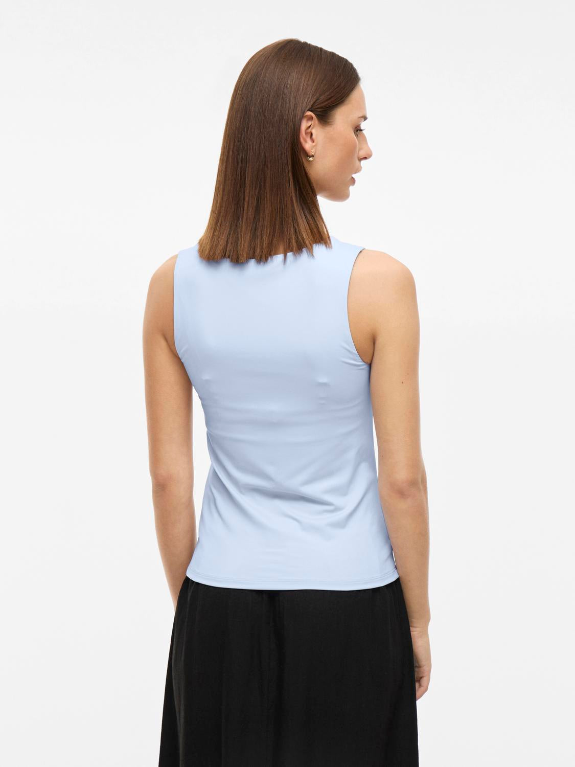 model_shot-back