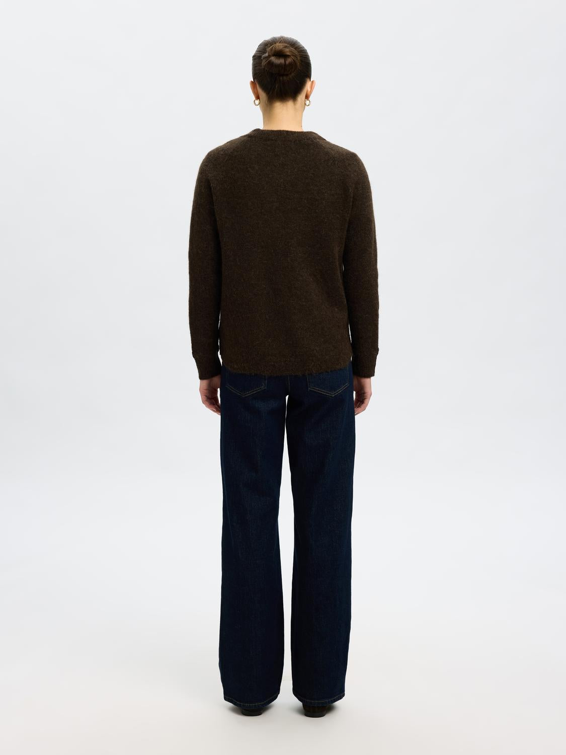 model_shot-back