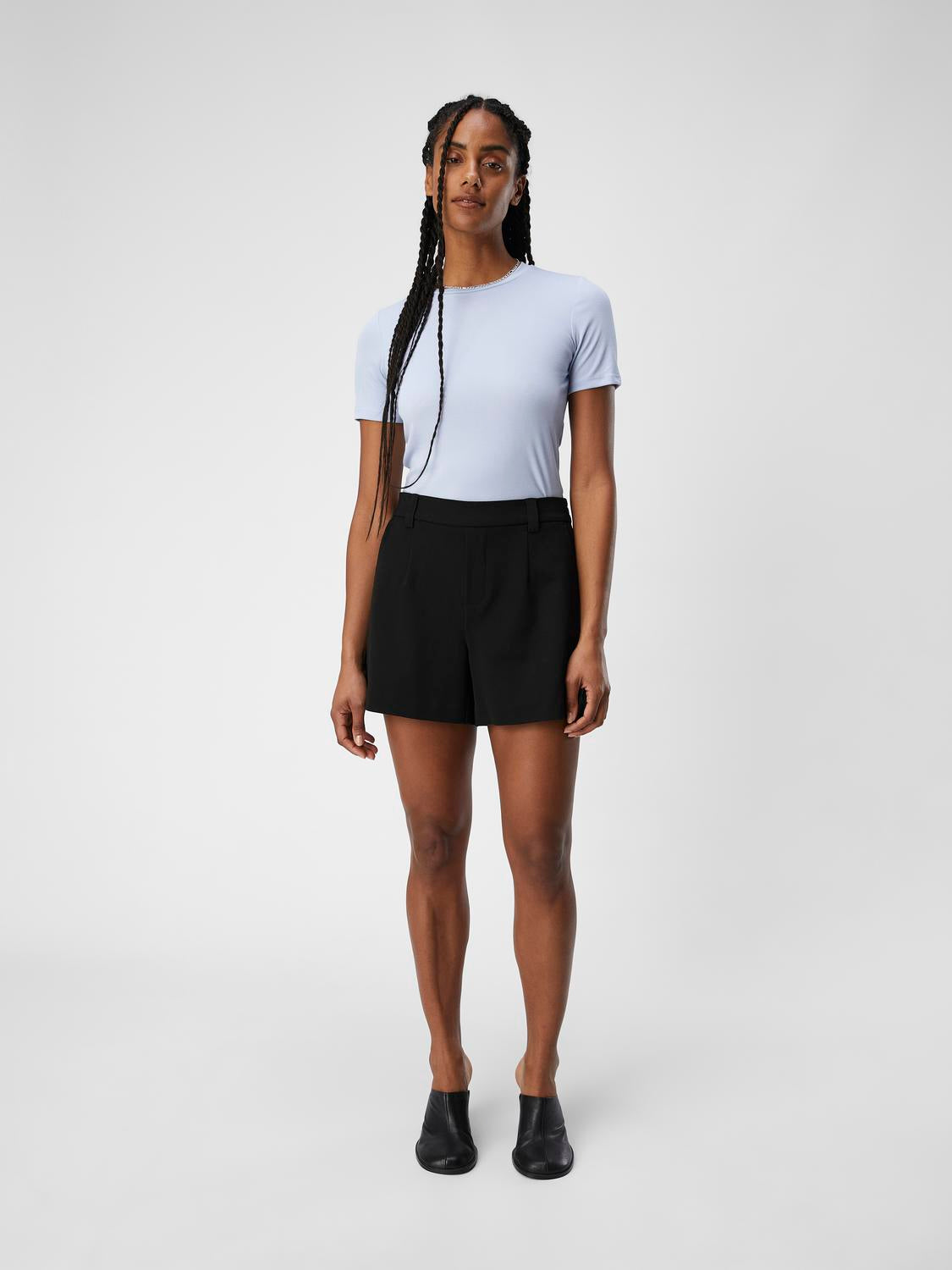 model_shot-front_full